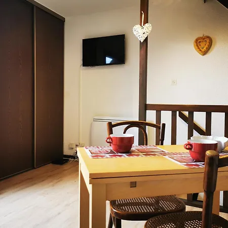 1 Terrasse Et Piscine ベルシュ